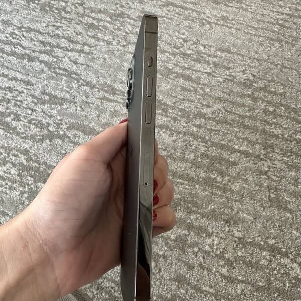 iPhones - Picture 2 of 4